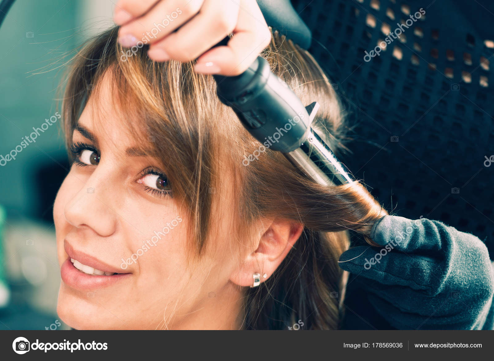hairdresser curling iron