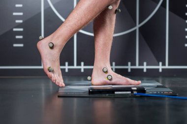 topları sağlık kulübünde duruş analizi için işaretleme ile çocuk