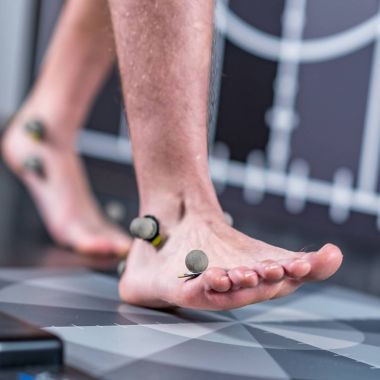 topları sağlık kulübünde duruş analizi için işaretleme ile çocuk