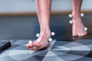 topları sağlık kulübünde duruş analizi için işaretleme ile çocuk