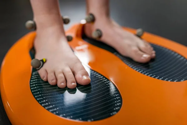 Мальчишеские Ноги Делают Тепловое Сканирование Стопы Оздоровительном Клубе — стоковое фото