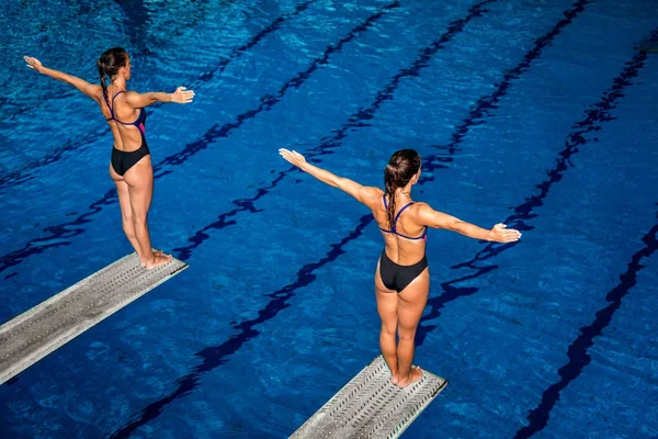 Dois Mergulhadores Sexo Feminino Treinamento Competição — Fotografia de Stock