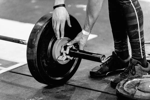 Athlete Changing Weights Crossfit Competition — Stock Photo, Image