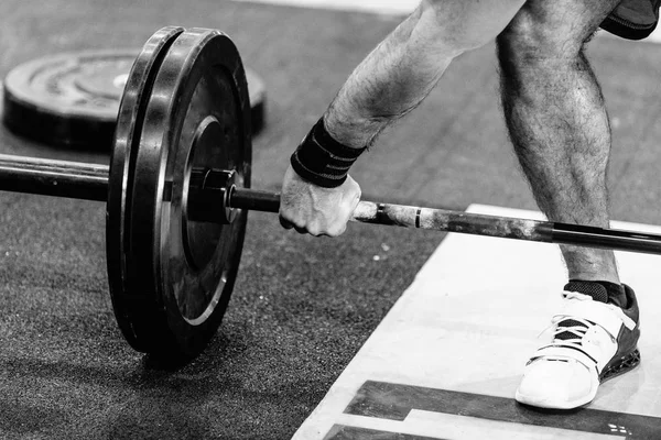 Crossfit Competitor Picking Weights — Stock Photo, Image