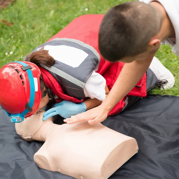 Cpr Practice Woman Man Cpr Dummy Outdoors — Stock Photo, Image