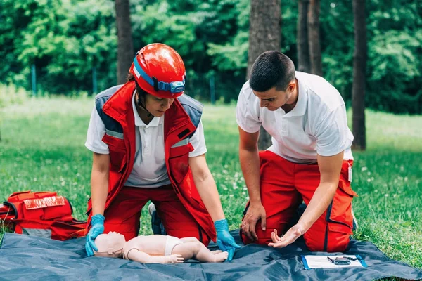 Cpr Practice Woman Man Cpr Baby Dummy Outdoors — Stock Photo, Image