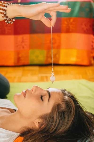 Woman Using Sinker Therapy — Stock Photo, Image