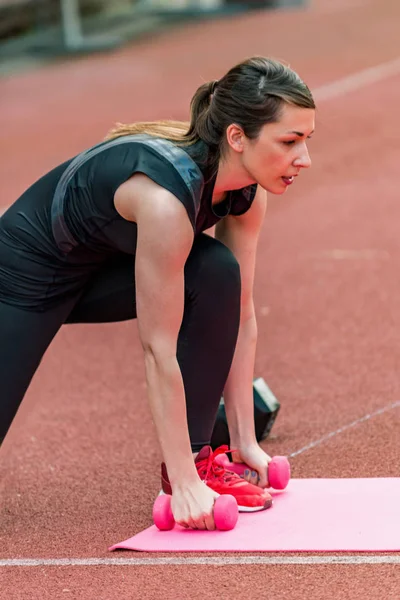 Mujer Joven Competición Deportiva Aire Libre — Foto de Stock