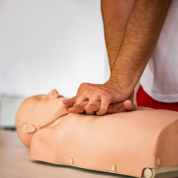 Cpr Class Instructor Talking Demonstrating First Aid Compressions Reanimation Procedure — Stock Photo, Image