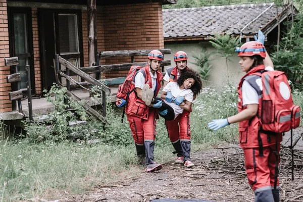 Evakuace Obětí Neštěstí Zasáhlo Oblast — Stock fotografie
