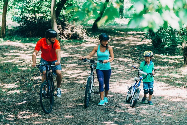 Cheerful Family Biking Park — Stock Photo, Image