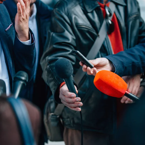 Journalists Interviewing Businessman Press Conference — Stock Photo, Image