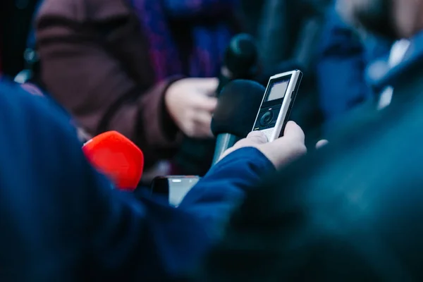 Novináři Rozhovor Podnikatel Tiskové Konferenci — Stock fotografie