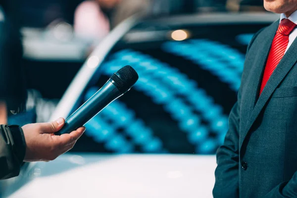Journalist Interviewing Business Person Public Event — Stock Photo, Image