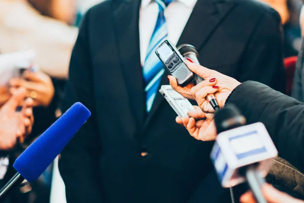 Journalists Interviewing Business Person Public Event — Stock Photo, Image