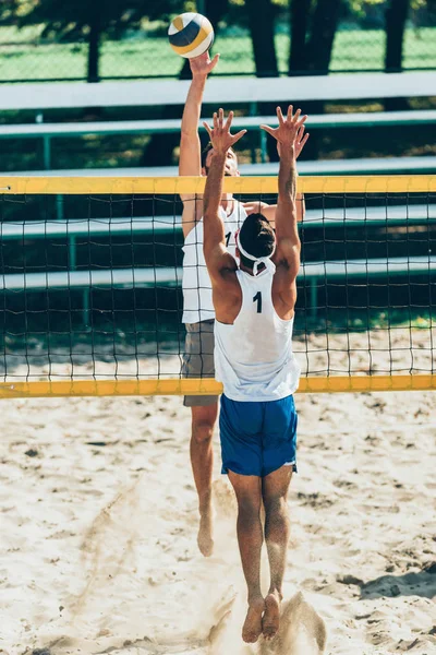 Jugadores Voleibol Playa Durante Juego — Foto de Stock