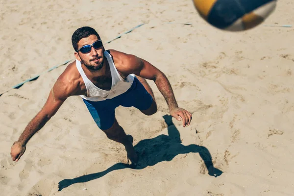 Jugador Voleibol Playa Punto Golpear Pelota — Foto de Stock