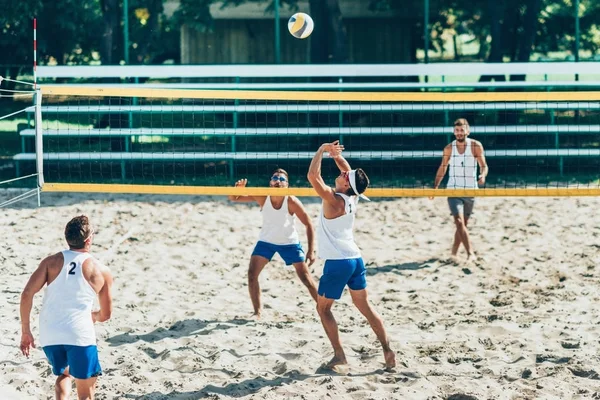 Jugadores Voleibol Playa Durante Juego — Foto de Stock