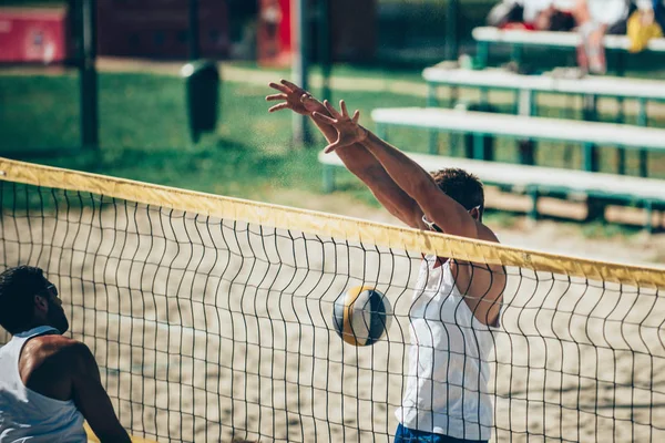 Male Volleyball Players Clashing Net — Stock Photo, Image