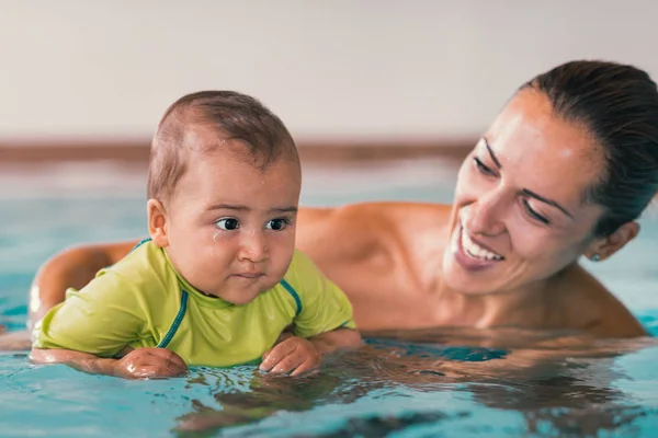 Mother Cute Baby Boy Swimming Pool — Stock Photo, Image