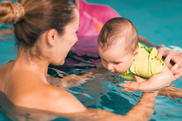 Mother Cute Baby Boy Swimming Pool — Stock Photo, Image