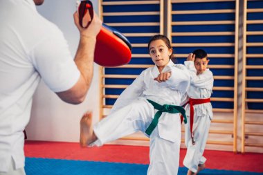 Tae kwon do öğretim çocuklar ile eğitim