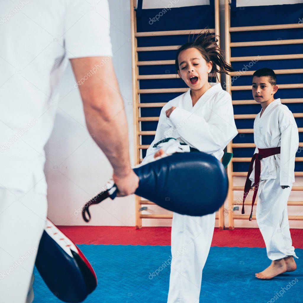  kids training Tae kwon do with trainer 