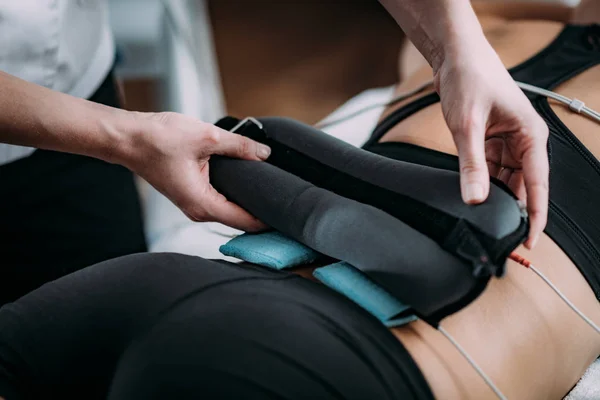 Tens Transcutaneous Electrical Nerve Stimulation Physical Therapy Therapist Positioning Electrodes — Stock Photo, Image