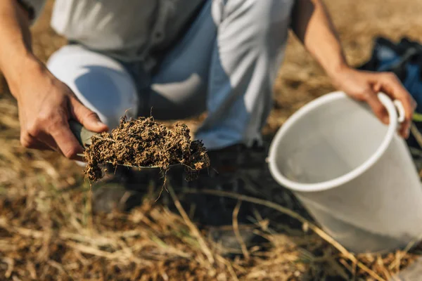 Teste Solo Especialista Agronomia Colhendo Amostra Solo Para Análise Fertilidade — Fotografia de Stock