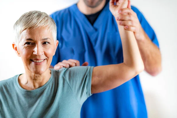 Therapist Checking Senior Womans Arm Physical Therapy Office — Stock Photo, Image