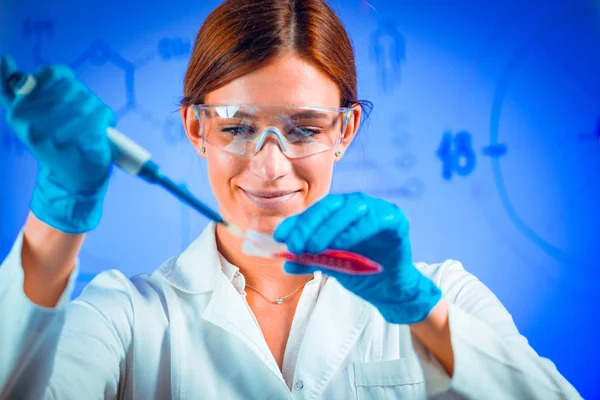 Biotecnologia Cientista Que Trabalha Laboratório Biotecnologia — Fotografia de Stock