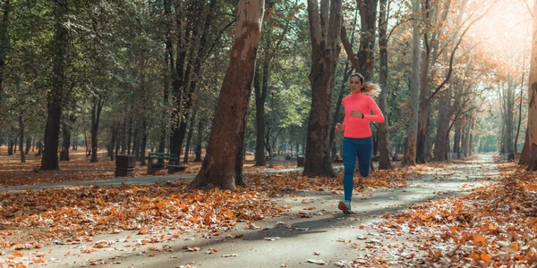 Női Kocogás Természet Kültéri Park — Stock Fotó