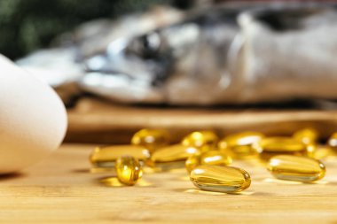 Omega 3 takviyeleri. Jel kapsülleri ve doğal Omega 3 kaynakları, yağ asidi takviyeleri