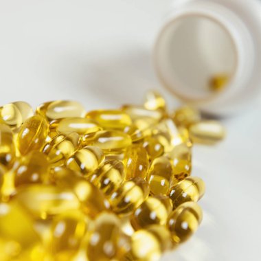 Omega 3 takviyeleri. Softgel destek kapsülleri