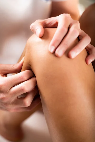 Bacak Osteopati Tedavisini Kapat — Stok fotoğraf