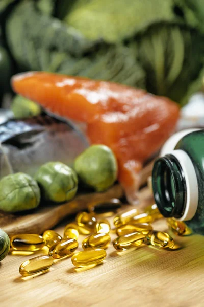 Omega Präparate Gelkapseln Und Natürliche Quellen Von Omega Fettsäuren — Stockfoto