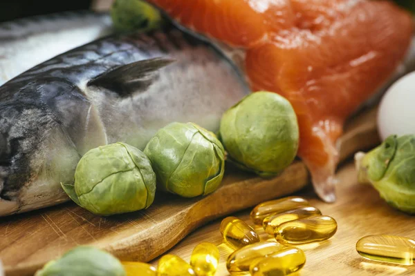 Omega Präparate Gelkapseln Und Natürliche Quellen Von Omega Fettsäuren — Stockfoto