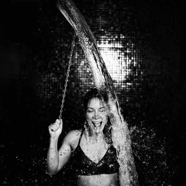 Woman Wellness Center Taking Cold Shower Ice Bucket Sauna — Stock Photo, Image