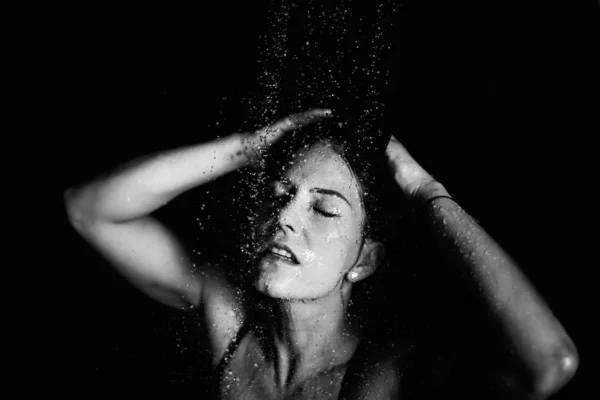 Vrouw Onder Douche — Stockfoto