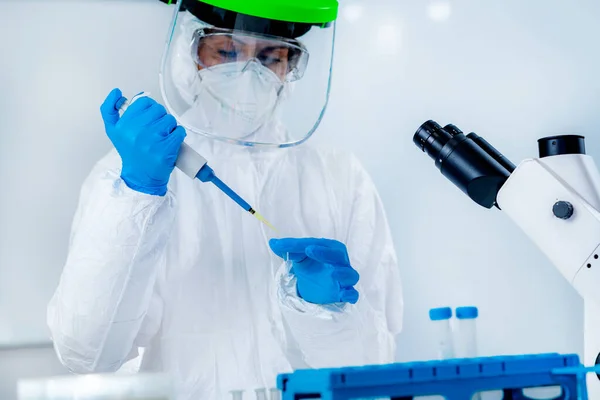 Pesquisa Vacinas Contra Vírus Corona Cientista Trabalhando Laboratório Instituto Segurando — Fotografia de Stock