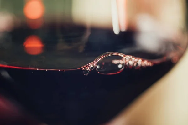 Bubbels Van Rode Wijn Wijnglas Macro Close Shot — Stockfoto