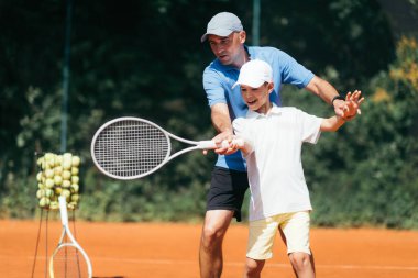 Clay Court 'ta Tenis Eğitmeniyle Çocuk Eğitimi