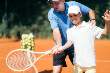 Clay Court 'ta Tenis Eğitmeniyle Çocuk Eğitimi