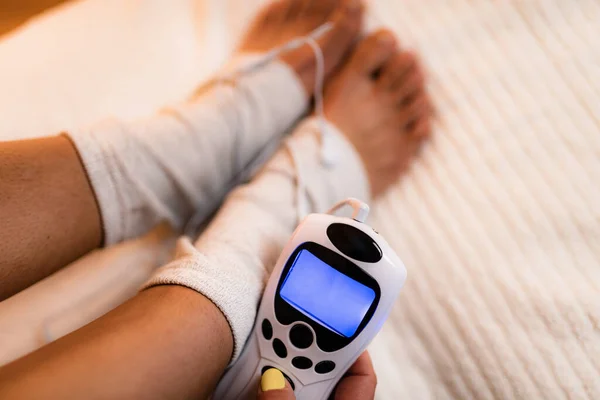 Terapia Física Articulación Del Tobillo Con Almohadillas Soporte Electrodo Tens — Foto de Stock