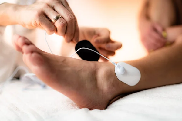 Ankle Joint Physical Therapy Dengan Tens Electrode Pads Transcutaneous Electrical — Stok Foto