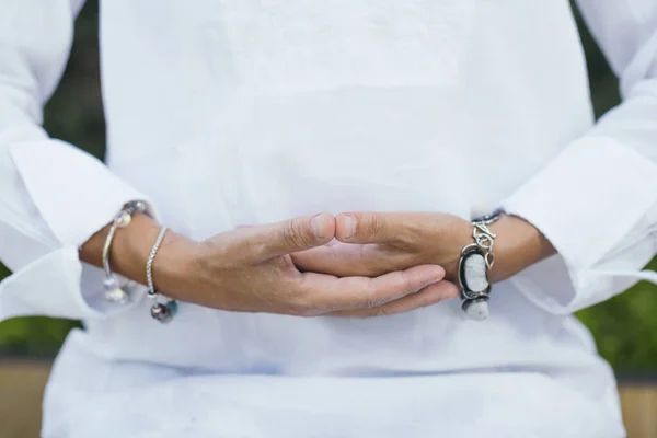 Frau Pflegt Meditation Positive Schwingungen — Stockfoto