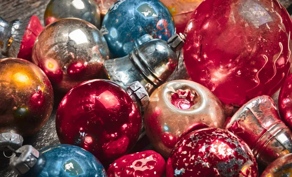 Vintage Christmas Tree Leksaker Ett Rustikt Träbord — Stockfoto