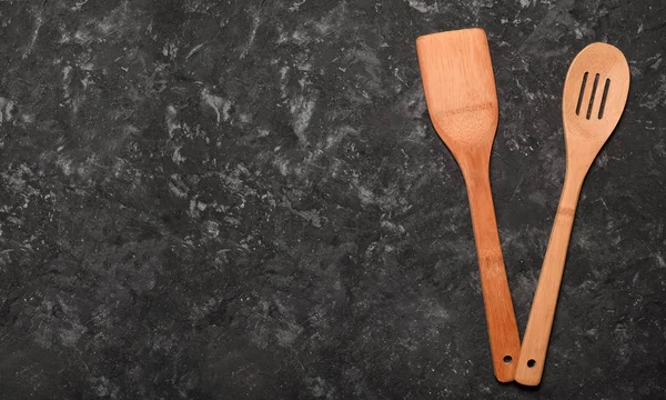 Une Spatule Bois Une Cuillère Pour Cuisiner Sur Une Table — Photo