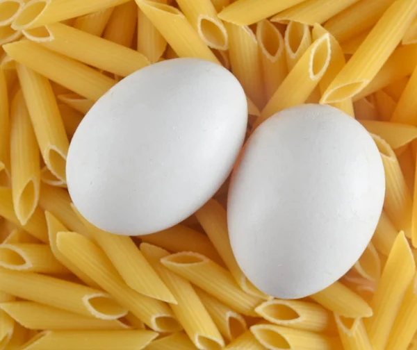 Beyaz Yumurta Makarna Üzerinde Üstten Görünüm — Stok fotoğraf