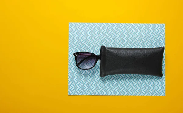 Óculos Sol Moda Caso Protetor Contexto Cartão Vista Superior — Fotografia de Stock